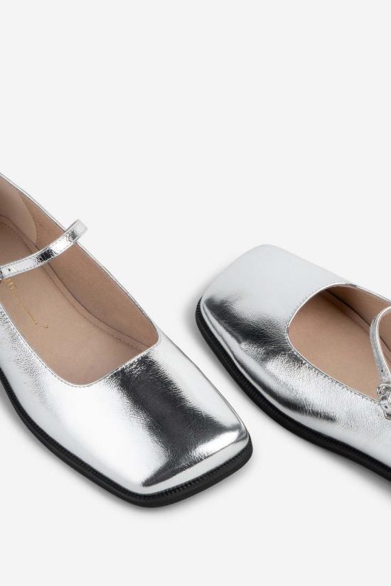  인텐셔널리 블랭크 플랫 슈즈 "의도적으로." 새턴 스퀘어 토 메리 제인 실버/블랙 - INTENTIONALLY BLANK