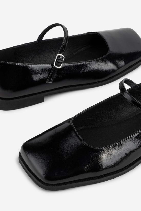  인텐셔널리 블랭크 플랫 슈즈 "의도적으로." 새턴 스퀘어 토 메리 제인 실버/블랙 - INTENTIONALLY BLANK