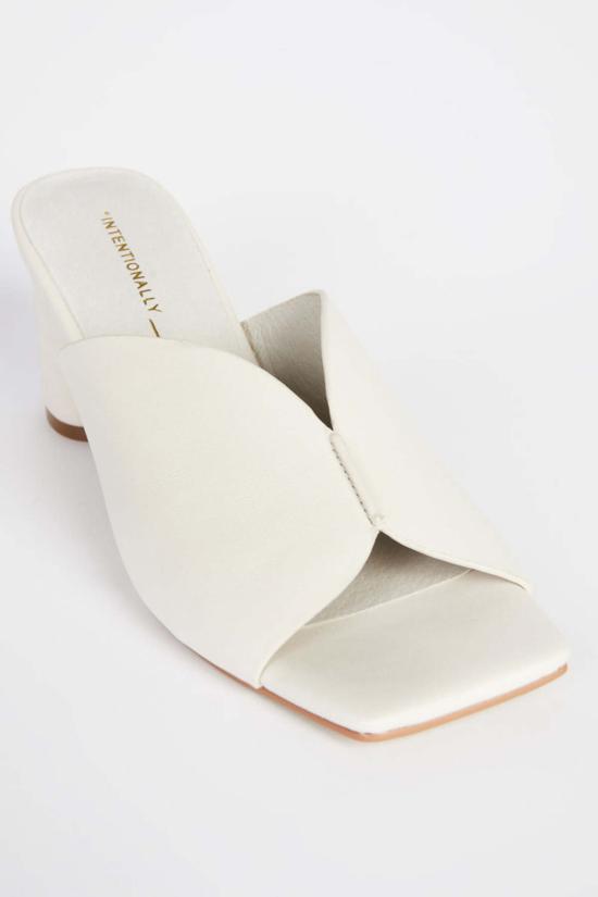  인텐셔널리 블랭크 뮬/슬리퍼 "의도적으로." 카미카 힐 멀티 - INTENTIONALLY BLANK