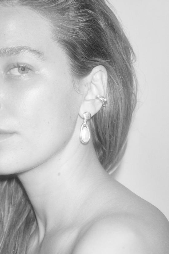  헤르난 헤르데즈 이어링 Hernán Herdez 소형 케이지 진주 귀걸이 스털링 실버/천연 케시 진주