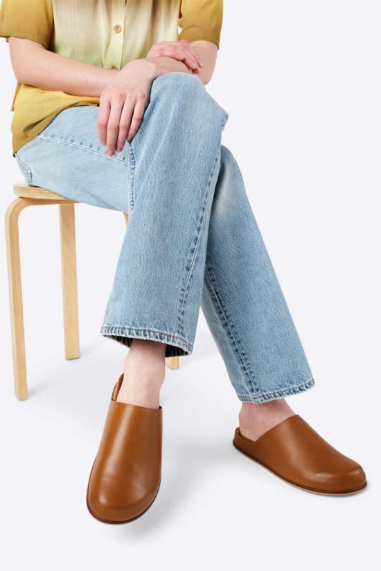  인텐셔널리 블랭크 뮬/슬리퍼 "의도적으로." 아가사 슬립온 내추럴 솔 뮬 - INTENTIONALLY BLANK