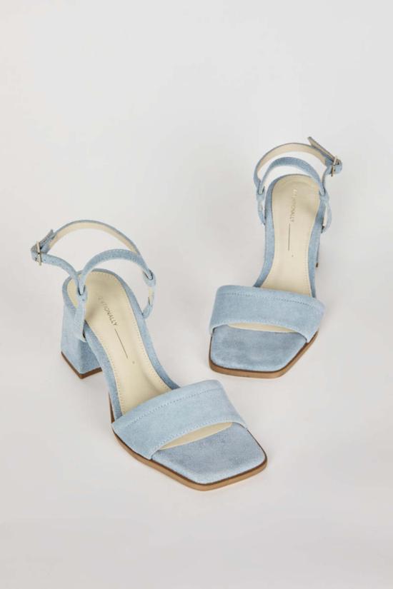  인텐셔널리 블랭크 샌들 "의도적으로." 검증된 스웨이드 힐 포그/오트밀크 - INTENTIONALLY BLANK