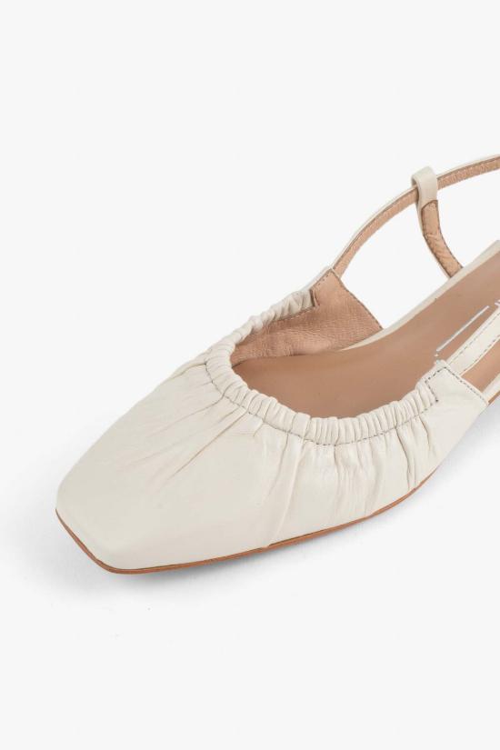  인텐셔널리 블랭크 힐/펌프스 "의도적으로." Daff Slingback Flat Black/Cream - INTENTIONALLY BLANK