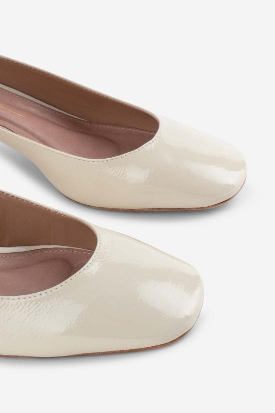  인텐셔널리 블랭크 힐/펌프스 "의도적으로." 와일드 앵클 스트랩 힐 블랙/화이트 - INTENTIONALLY BLANK