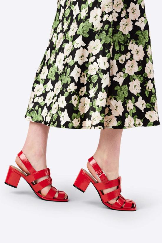  인텐셔널리 블랭크 샌들 "의도적으로." July Fisherman Heel Black/Apple