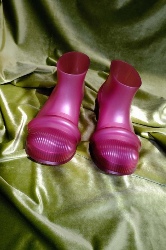  로에베 부츠 투명 레드 러버 풀온 앵클