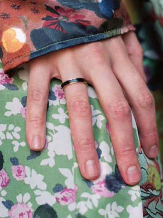  Beatriz Palacios 반지 베아트리스 팔라시오 서스테인드 블랙 링