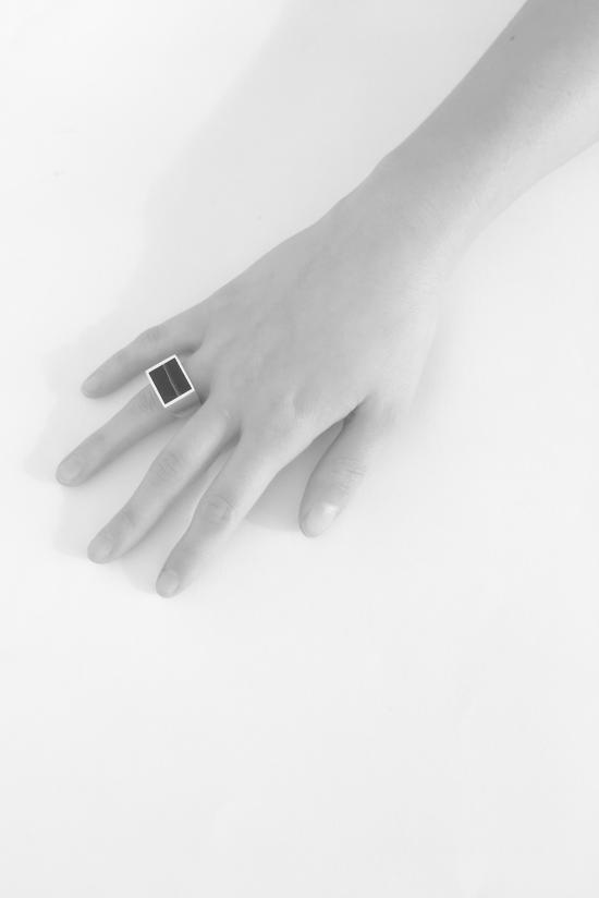  레기어 반지 레지어 블랙 오닉스 스퀘어 시그넷 링 브라스 - LEGIER