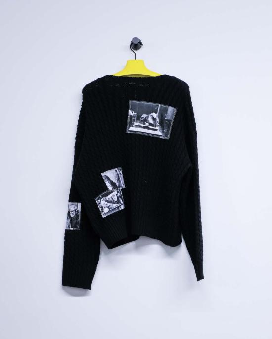  타카히로미야시타 더 솔로이스트 스웨터 . 울 포토 패치 크루넥  블랙 - TAKAHIROMIYASHITA THE SOLOIST.