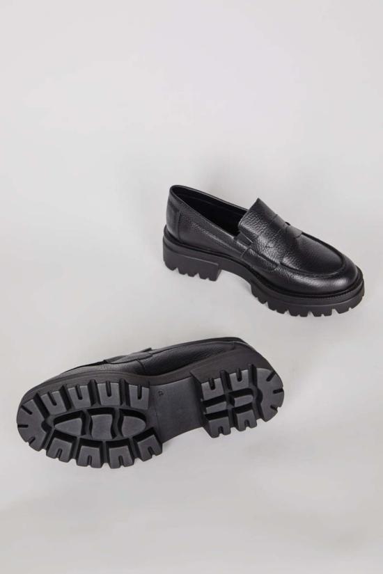  인텐셔널리 블랭크 로퍼 "의도적으로." 트리오 러그 솔 옥스포드 멀티 - INTENTIONALLY BLANK