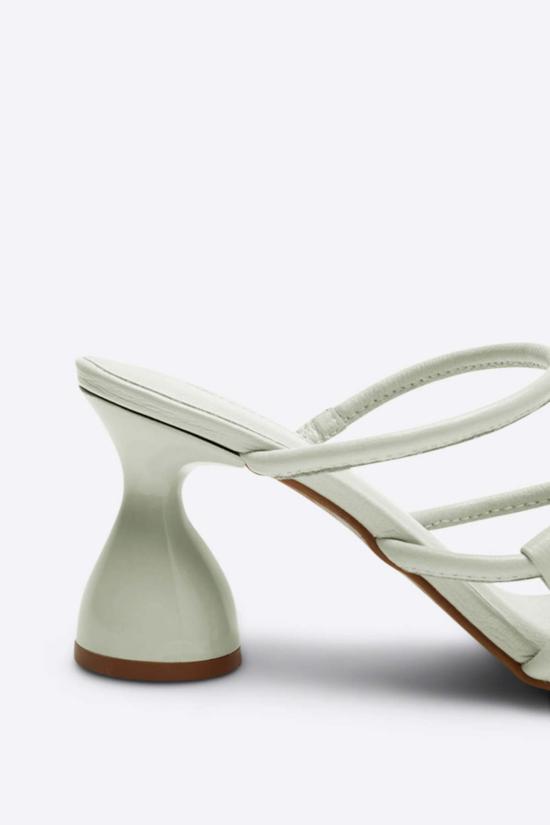  인텐셔널리 블랭크 뮬/슬리퍼 "의도적으로." 우나 힐 - INTENTIONALLY BLANK