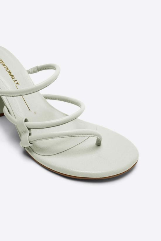  인텐셔널리 블랭크 뮬/슬리퍼 "의도적으로." 우나 힐 - INTENTIONALLY BLANK