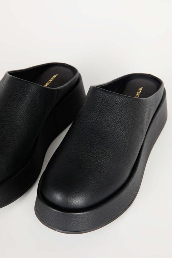  인텐셔널리 블랭크 뮬/슬리퍼 "의도적으로." 라이즌 플랫폼 뮬 - INTENTIONALLY BLANK