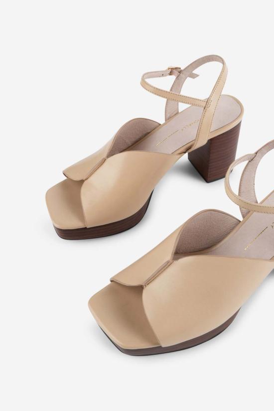  인텐셔널리 블랭크 샌들 "의도적으로." 취리히 스택드 우드 플랫폼 힐 오트밀크/블랙 - INTENTIONALLY BLANK