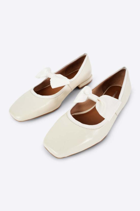  인텐셔널리 블랭크 플랫 슈즈 "의도적으로." 런던 메리 제인