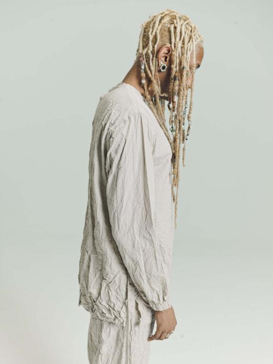  리에르 후드 티셔츠 포플린 주름 오픈 백 롱슬리브 숏 튜닉 헤이즐넛 - RIER