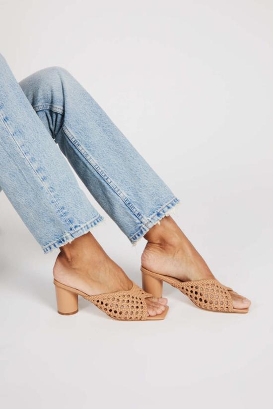  인텐셔널리 블랭크 힐/펌프스 "의도적으로." 카산드라 비건 힐 - INTENTIONALLY BLANK