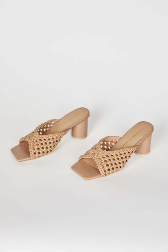  인텐셔널리 블랭크 힐/펌프스 "의도적으로." 카산드라 비건 힐 - INTENTIONALLY BLANK