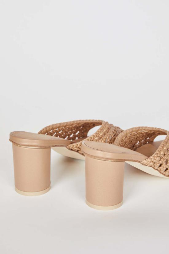  인텐셔널리 블랭크 힐/펌프스 "의도적으로." 카산드라 비건 힐 - INTENTIONALLY BLANK