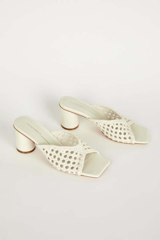  인텐셔널리 블랭크 힐/펌프스 "의도적으로." 카산드라 비건 힐 - INTENTIONALLY BLANK