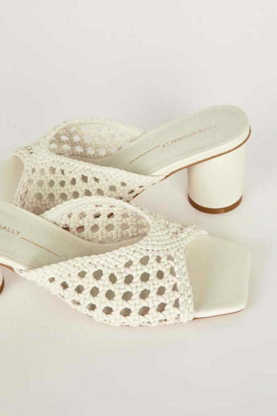  인텐셔널리 블랭크 힐/펌프스 "의도적으로." 카산드라 비건 힐 - INTENTIONALLY BLANK