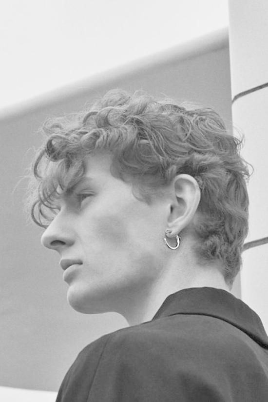  마리아 블랙 싱글 이어링 디스럽티드 22  골드