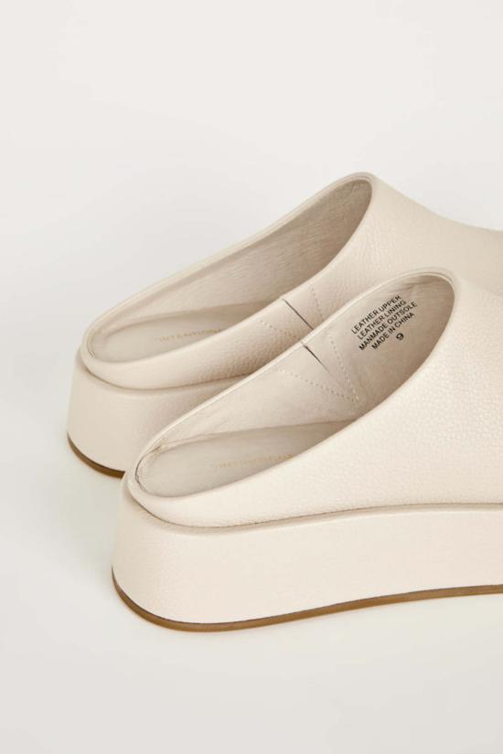  인텐셔널리 블랭크 뮬/슬리퍼 "의도적으로." 라이즌 플랫폼 뮬 - INTENTIONALLY BLANK