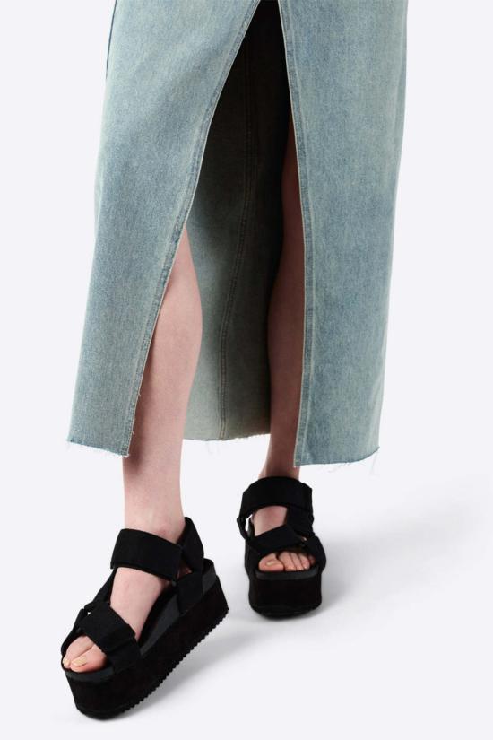  인텐셔널리 블랭크 샌들 "의도적으로." Zona Sole 플랫폼 샌들 블랙