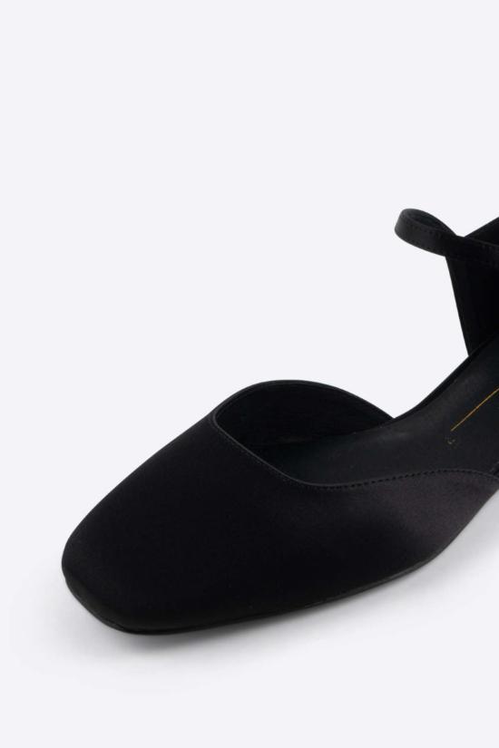  인텐셔널리 블랭크 플랫 슈즈 "의도적으로." 엘리자베스 새틴 메리 제인 - INTENTIONALLY BLANK