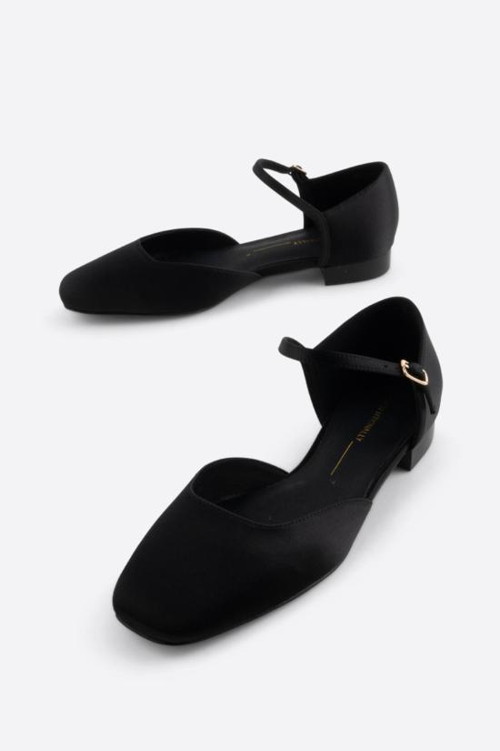  인텐셔널리 블랭크 플랫 슈즈 "의도적으로." 엘리자베스 새틴 메리 제인