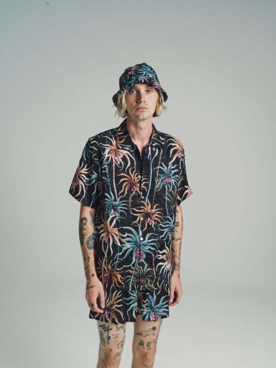  엔드리스 조이 반팔 셔츠 실크 반팔  나이트 팜 골드