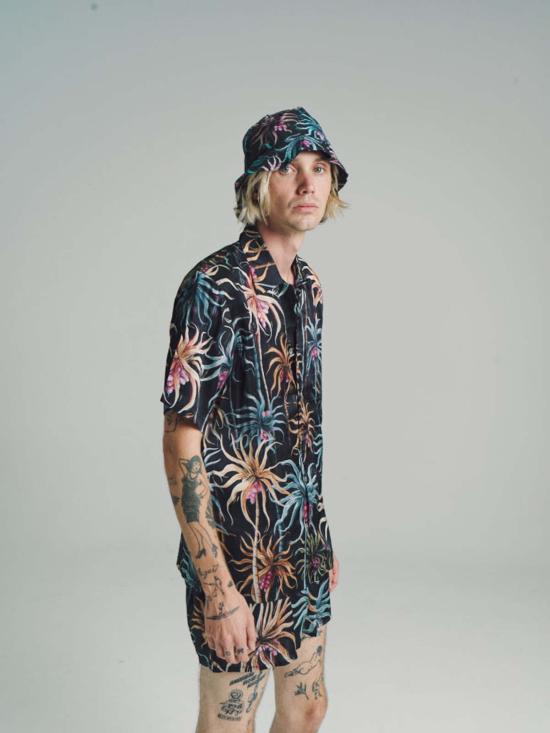  엔드리스 조이 반팔 셔츠 실크 반팔  나이트 팜 골드 - ENDLESS JOY