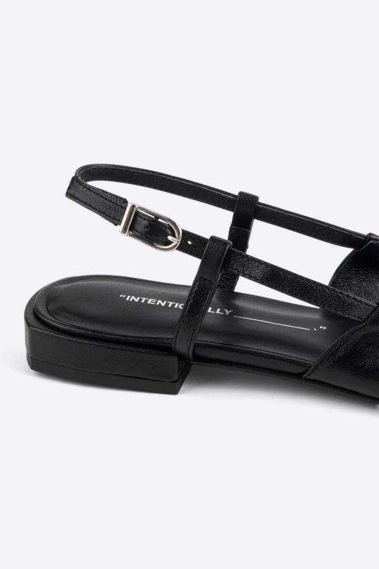  인텐셔널리 블랭크 힐/펌프스 "의도적으로." Daff Slingback Flat Black/Cream - INTENTIONALLY BLANK