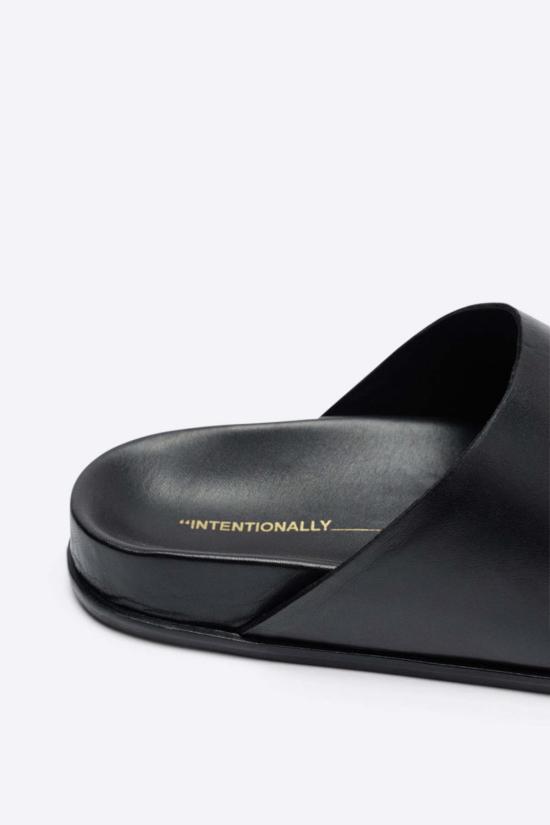  인텐셔널리 블랭크 뮬/슬리퍼 "의도적으로." 아가사 슬립온 뮬 - INTENTIONALLY BLANK