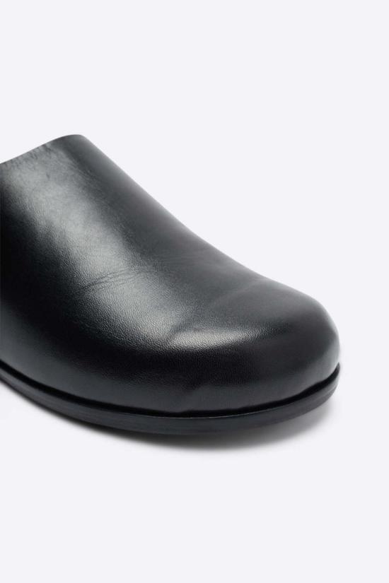  인텐셔널리 블랭크 뮬/슬리퍼 "의도적으로." 아가사 슬립온 뮬 - INTENTIONALLY BLANK