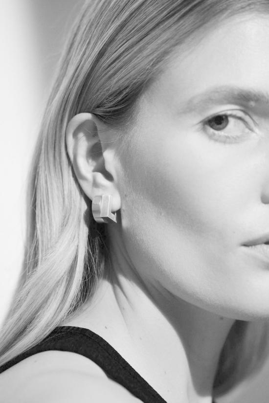  톰우드 이어링 새틴 스몰 스퀘어 후프 실버 - TOM WOOD