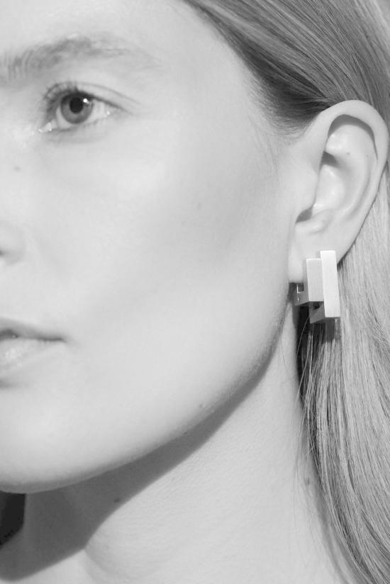  톰우드 이어링 새틴 스몰 스퀘어 후프 실버 - TOM WOOD