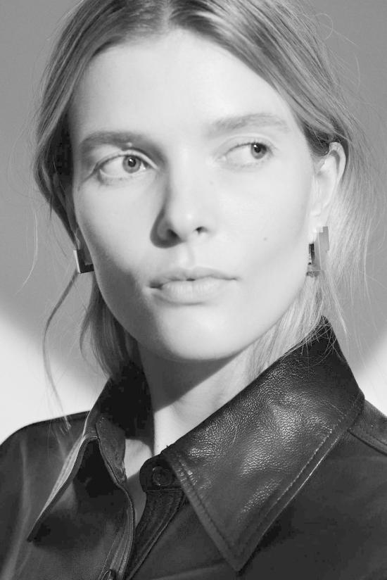  톰우드 이어링 새틴 스몰 스퀘어 후프 실버 - TOM WOOD