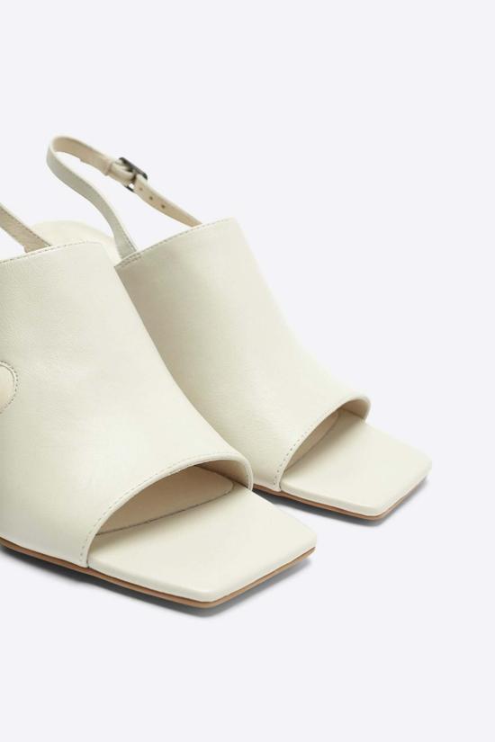  인텐셔널리 블랭크 샌들 "의도적으로." 강 내추럴 솔 힐 블랙/크림 - INTENTIONALLY BLANK