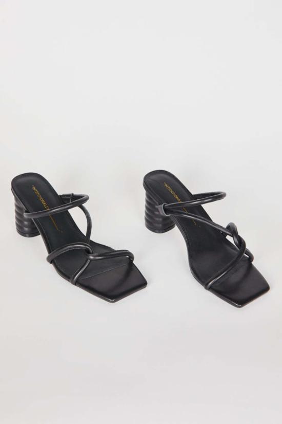  인텐셔널리 블랭크 샌들 "의도적으로." 카밀 힐 블랙/클레이/크림 - INTENTIONALLY BLANK