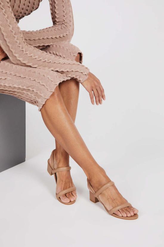  인텐셔널리 블랭크 샌들 "의도적으로." 키미힐 블랙 - INTENTIONALLY BLANK