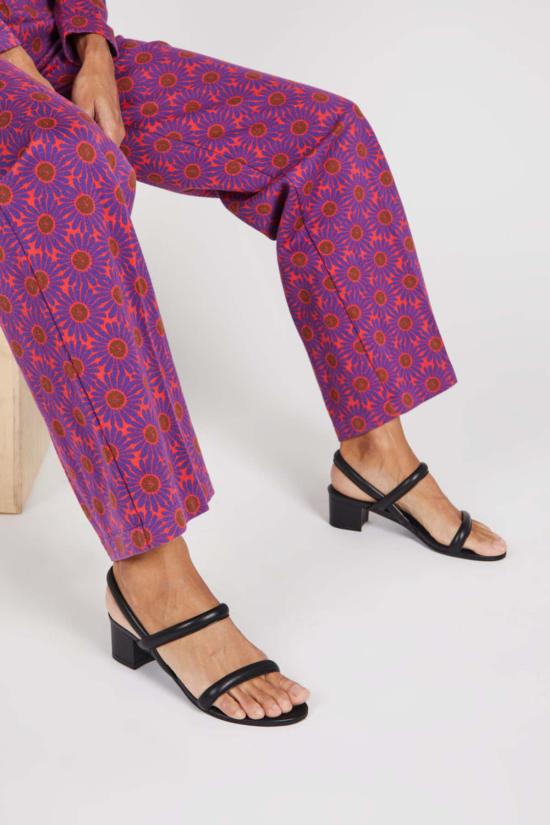  인텐셔널리 블랭크 샌들 "의도적으로." 키미힐 블랙 - INTENTIONALLY BLANK