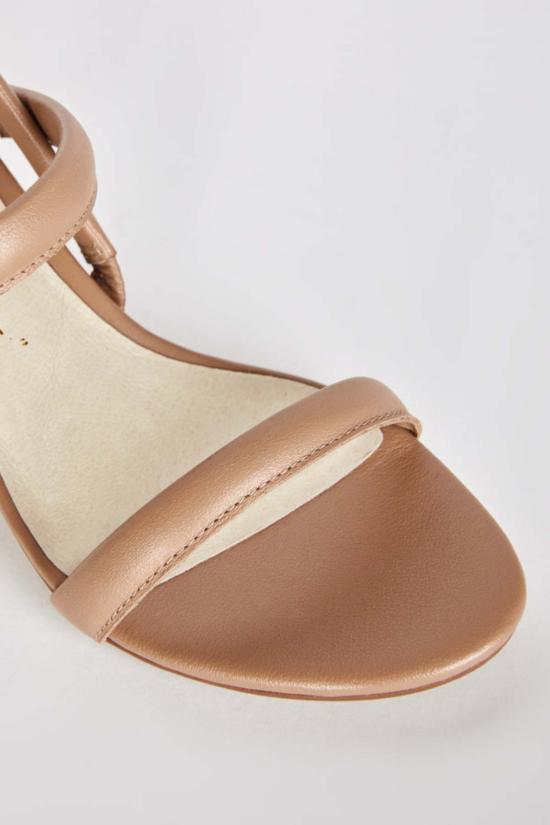  인텐셔널리 블랭크 샌들 "의도적으로." 키미힐 블랙 - INTENTIONALLY BLANK