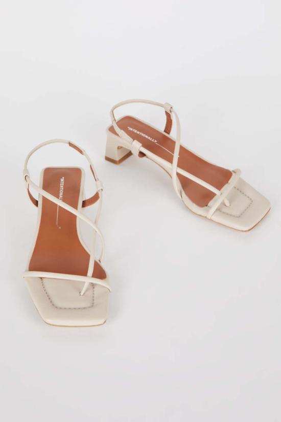  인텐셔널리 블랭크 샌들 "의도적으로." 안카 힐 - INTENTIONALLY BLANK