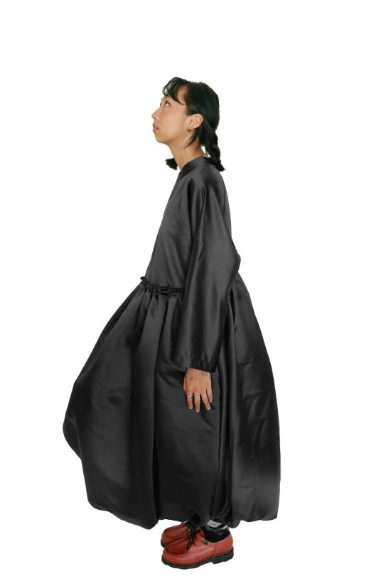  꼼데가르송 숏 원피스 Comme Des Garçons 폴리 새틴 두꺼운 드레스 블랙 - COMME DES GARCONS