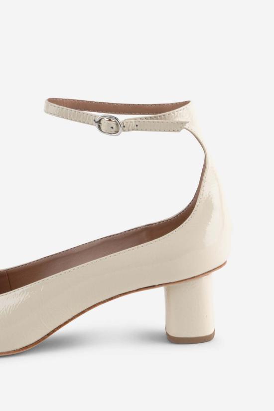  인텐셔널리 블랭크 힐/펌프스 "의도적으로." 와일드 앵클 스트랩 힐 블랙/화이트 - INTENTIONALLY BLANK