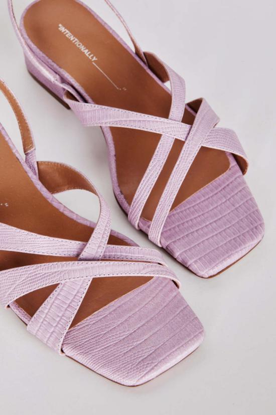  인텐셔널리 블랭크 샌들 "의도적으로." 루실 힐 - INTENTIONALLY BLANK