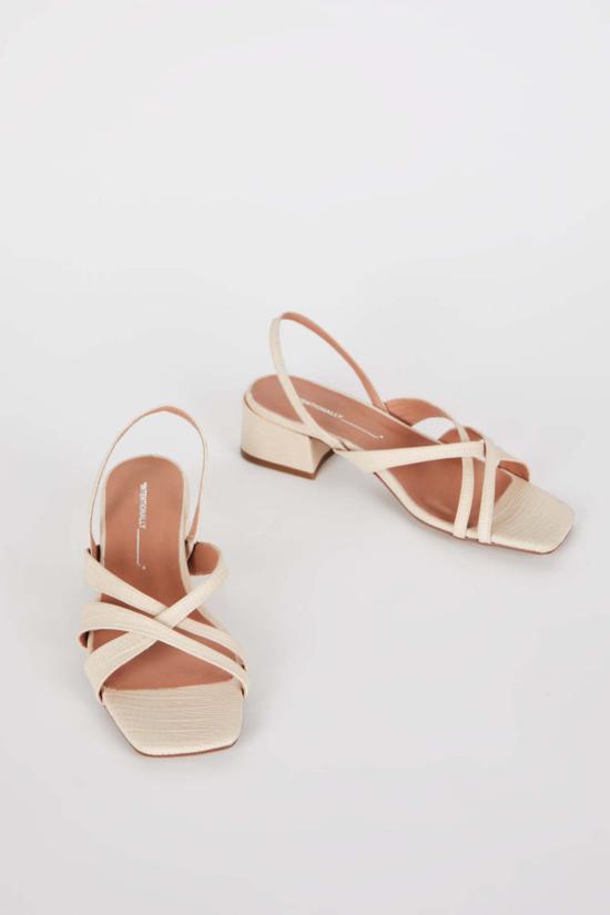  인텐셔널리 블랭크 샌들 "의도적으로." 루실 힐 - INTENTIONALLY BLANK