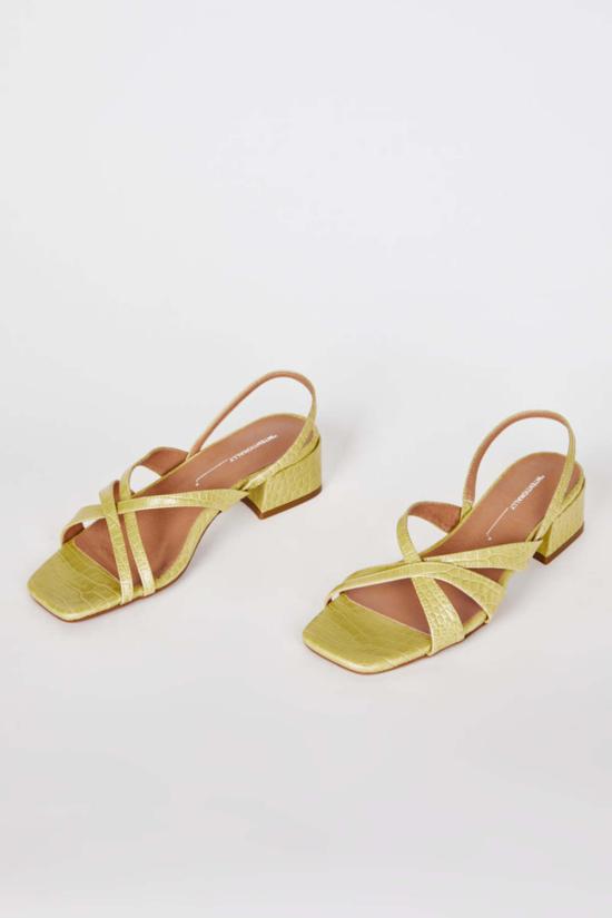  인텐셔널리 블랭크 샌들 "의도적으로." 루실 힐 - INTENTIONALLY BLANK