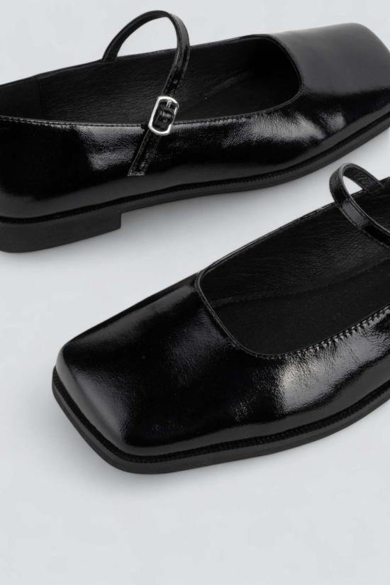  인텐셔널리 블랭크 힐/펌프스 "의도적으로." 블랙 새턴 스퀘어 토 메리 제인 블랙 - INTENTIONALLY BLANK